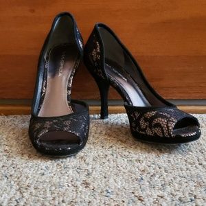 Gorgeous Via Spiga peep toe lace and suede heels